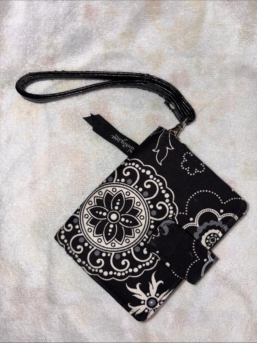 thirty-one Black and White Floral Medallion Wristlet